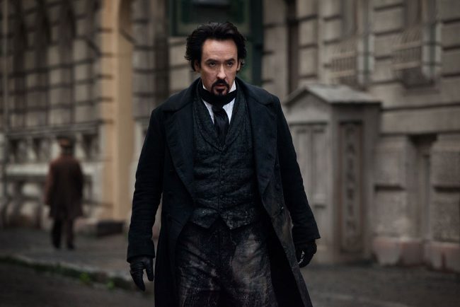 Primera imagen oficial de John Cusack como Edgar Allan Poe