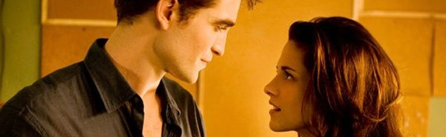 Robert Pattinson y Kristen Stewart en 'Amanecer: Parte 1'