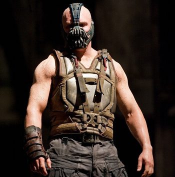 Tom Hardy como Bane en El caballero oscuro: La leyenda renace