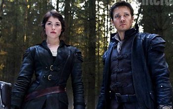 Gemma Arterton y Jeremy Renner como Hansel y Gretel