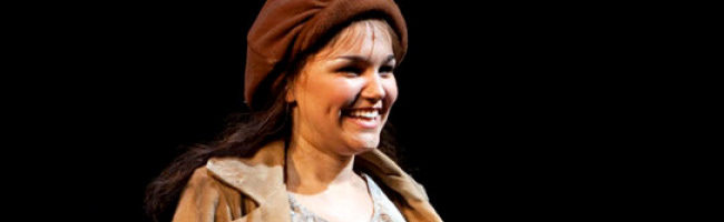 Samantha Barks en una representacion de Los Miserables