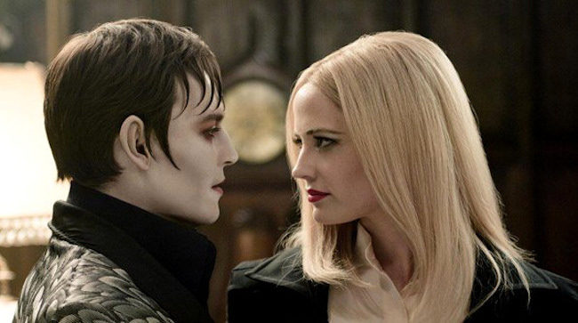 Johnny Depp y Eva Green en Dark Shadows