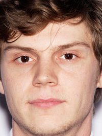  Evan Peters