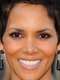  Halle Berry