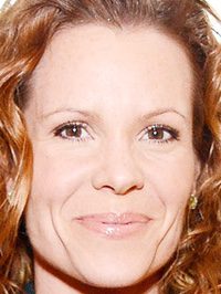  Robyn Lively