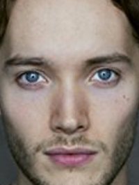  Toby Regbo