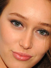  Alycia Debnam Carey