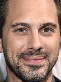  Thomas Sadoski