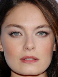  Alexa Davalos