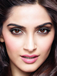  Sonam Kapoor