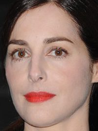  Amira Casar