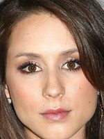 Troian Bellisario