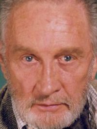  Roy Dotrice