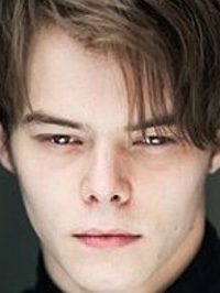  Charlie Heaton