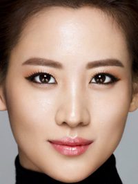  Claudia Kim