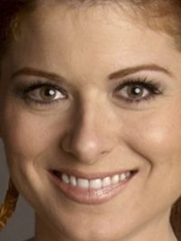  Debra Messing