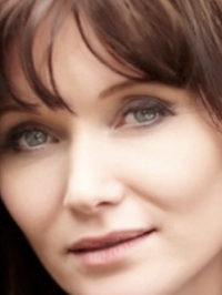  Essie Davis