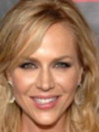  Julie Benz