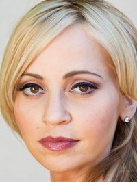  Tara Strong