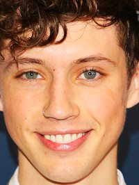  Troye Sivan