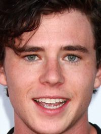  Charlie McDermott