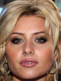  Alyson Michalka