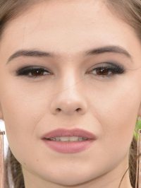  Nicole Maines