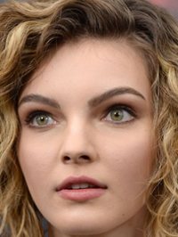  Camren Bicondova