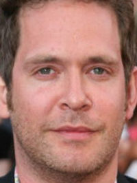  Tom Hollander