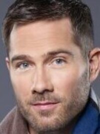  Luke Macfarlane