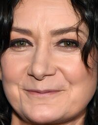  Sara Gilbert