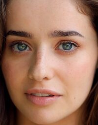  Holly Earl