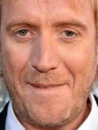  Rhys Ifans