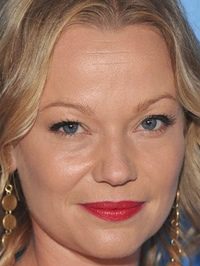  Samantha Mathis