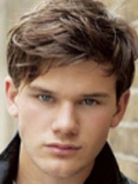  Jeremy Irvine