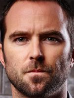 Sullivan Stapleton