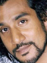  Naveen Andrews