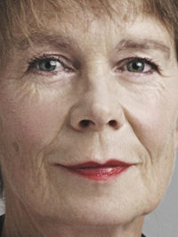  Celia Imrie