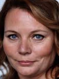  Joanna Scanlan