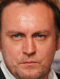  Philip Glenister