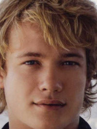  Ed Speleers