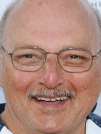  Dennis Franz