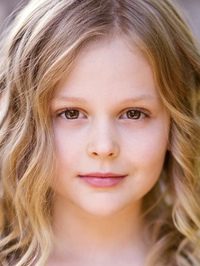  Emily Alyn Lind