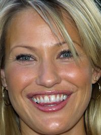  Joey Lauren Adams