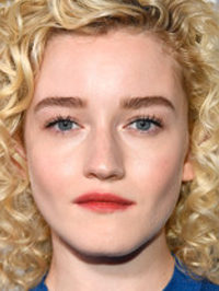  Julia Garner