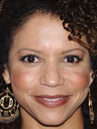  Gloria Reuben