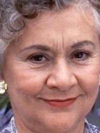  Joan Plowright