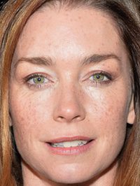  Julianne Nicholson