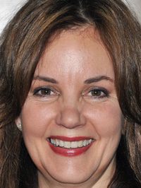  Margaret Colin