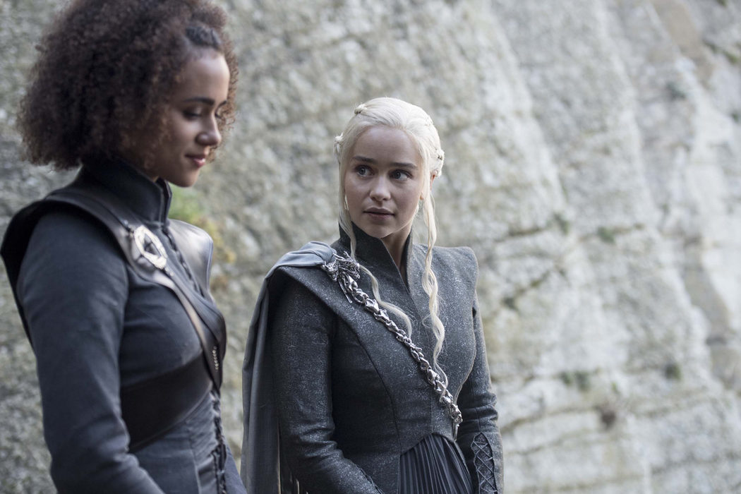 Missandei sonríe junto a Daenerys